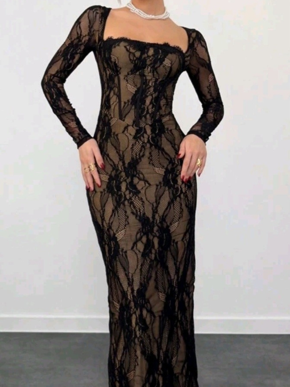 Elegant Black Lace Long-Sleeve Sheath Dress